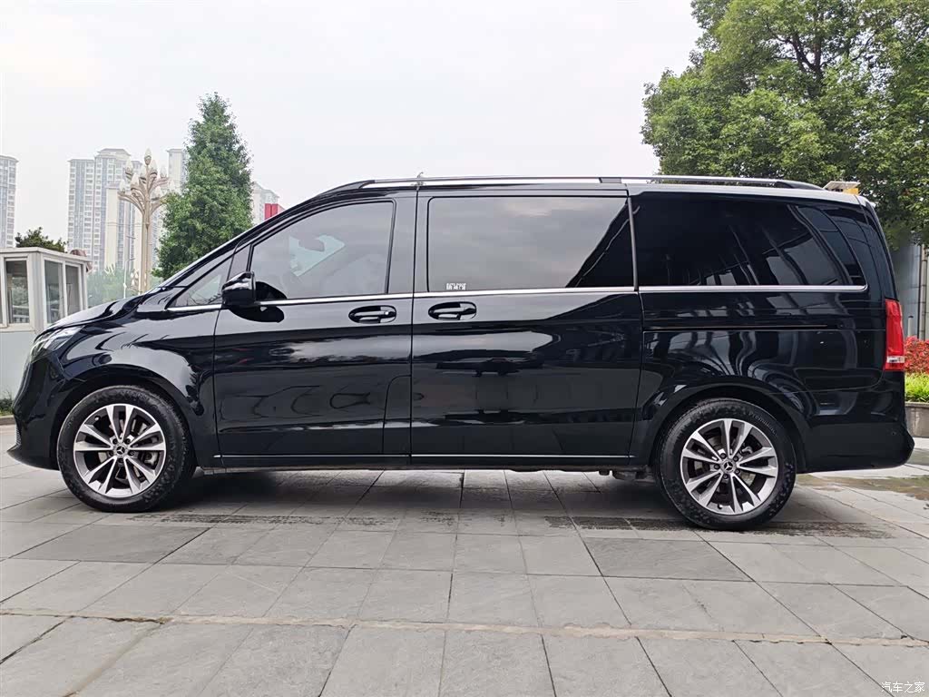 Mercedes-Benz V-Class, 2024 3