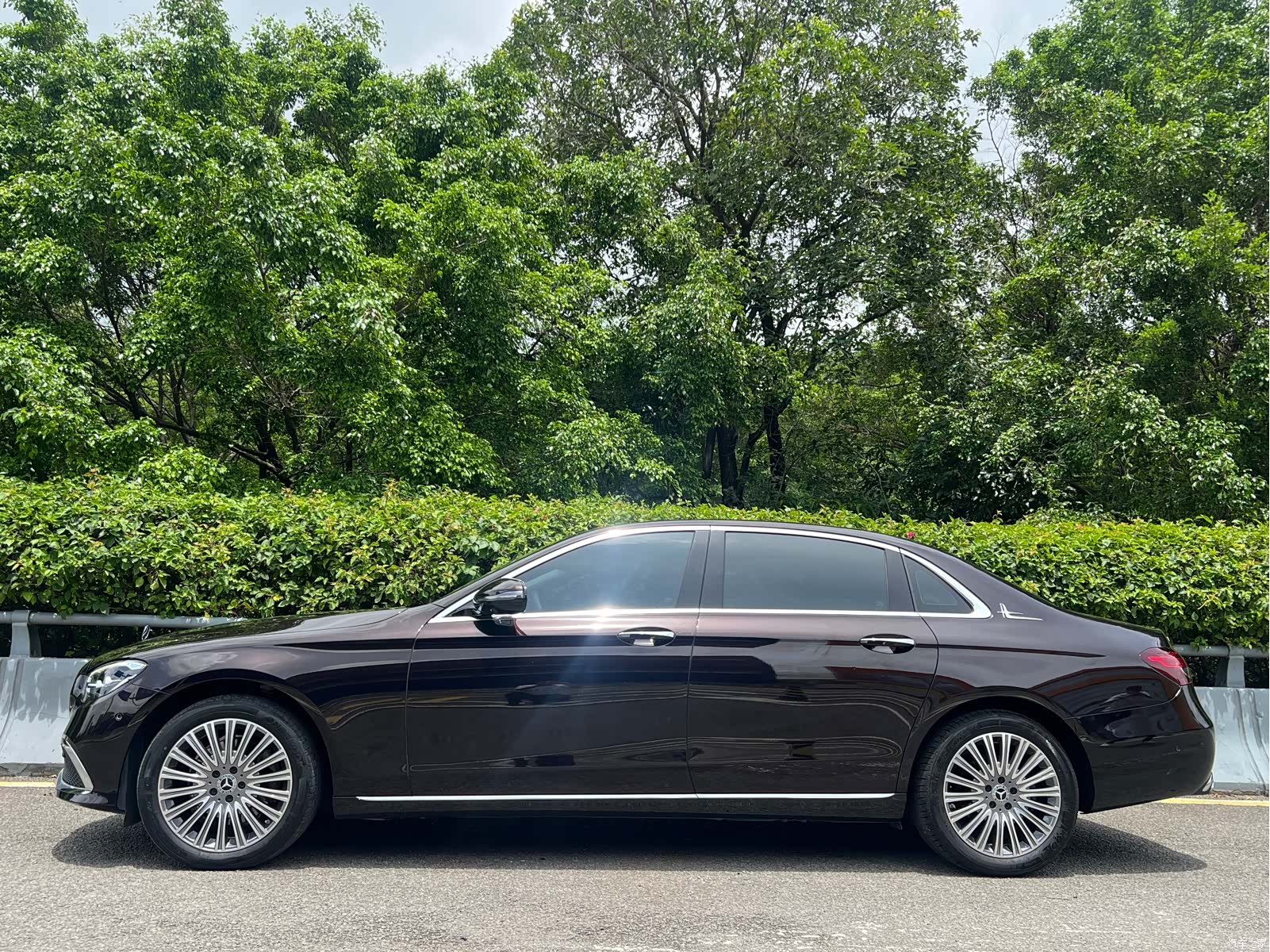 Mercedes-Benz E-Class, 2023 3