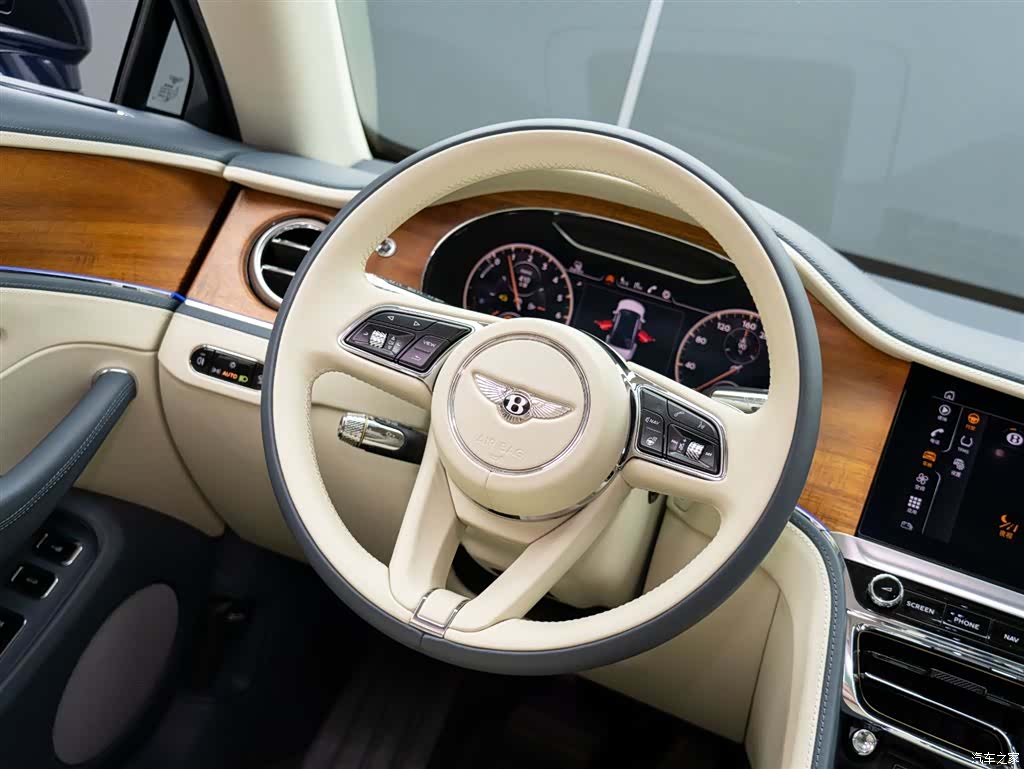 Bentley Flying Spur, 2023 16