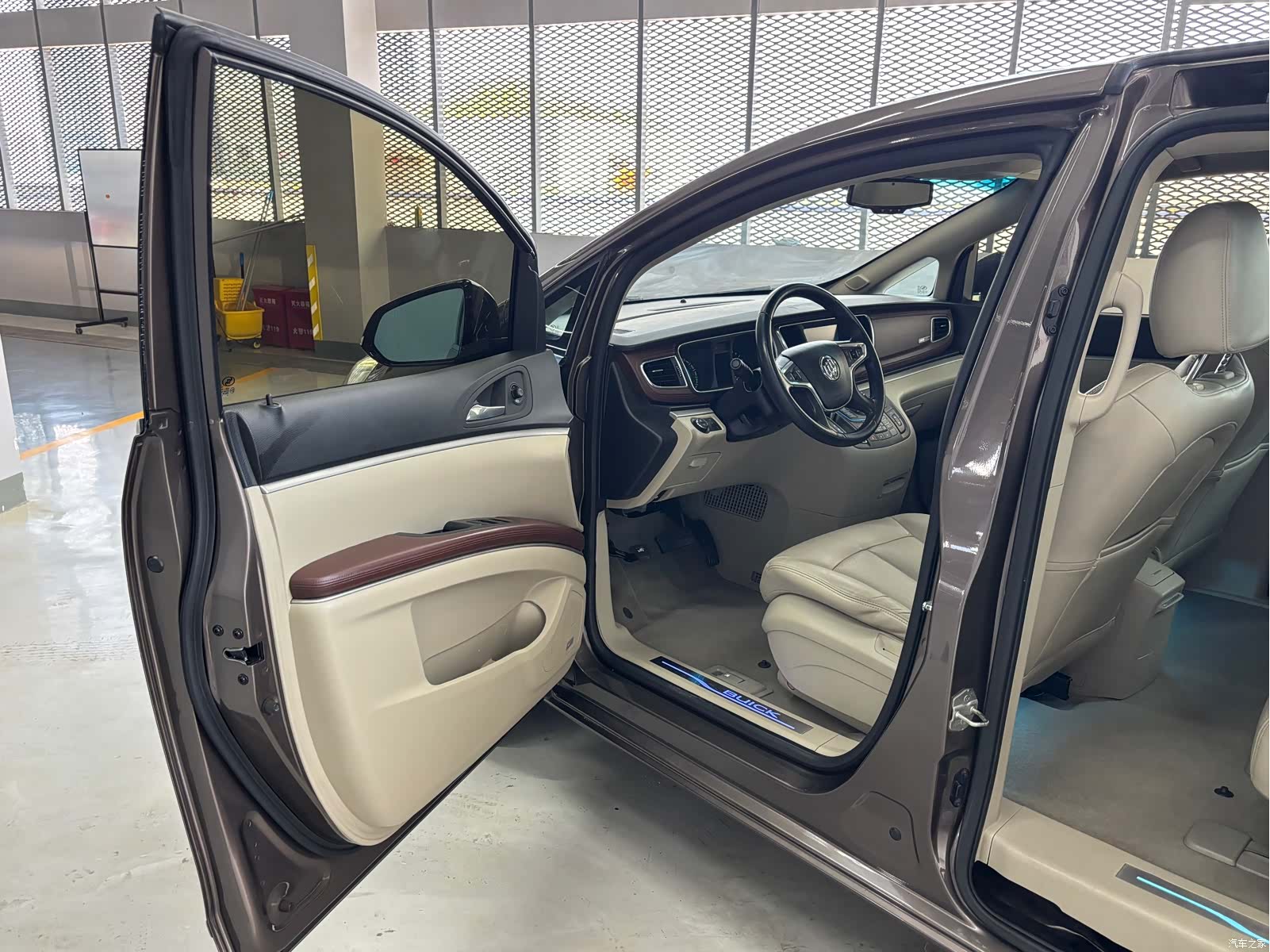 Buick GL8, 2016 10