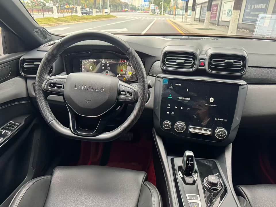 Lynk & Co 03