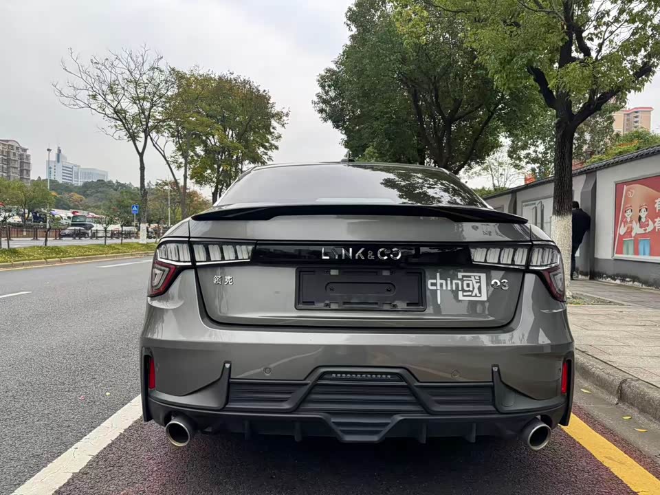 Lynk & Co 03
