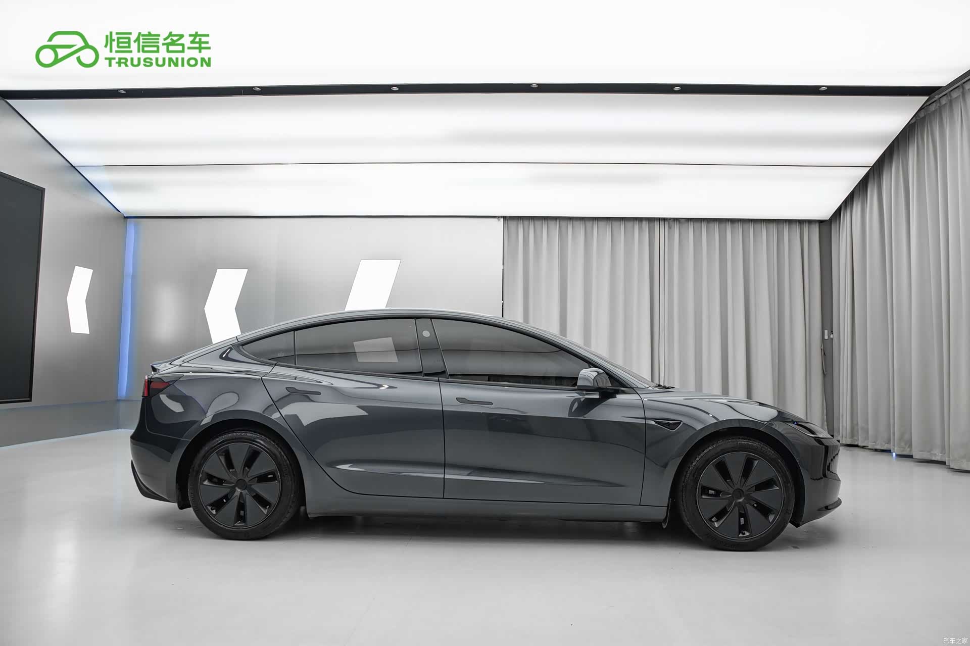 Tesla Model 3, 2025 7