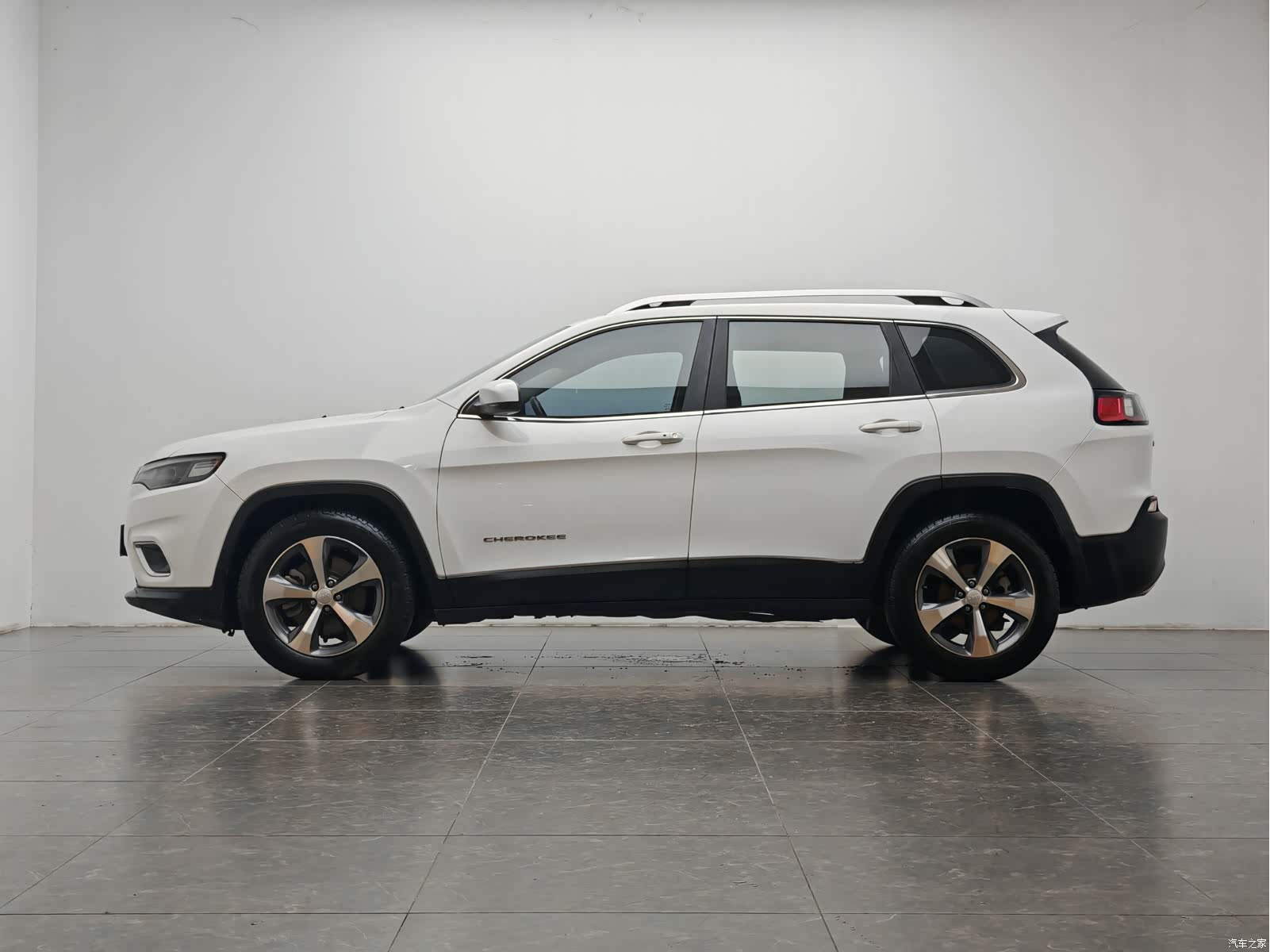 Jeep Cherokee, 2021 11