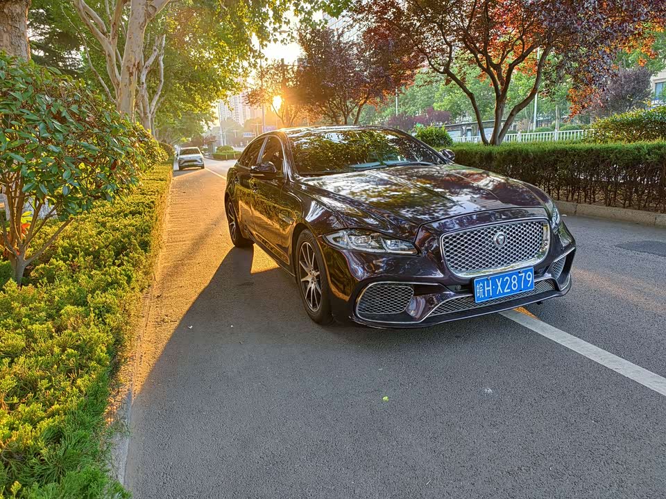 Jaguar XJ Jaguar XJ