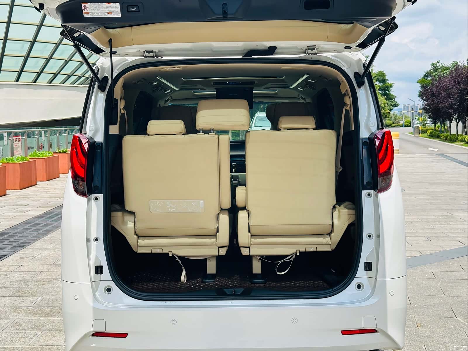 Toyota Alphard, 2017 18