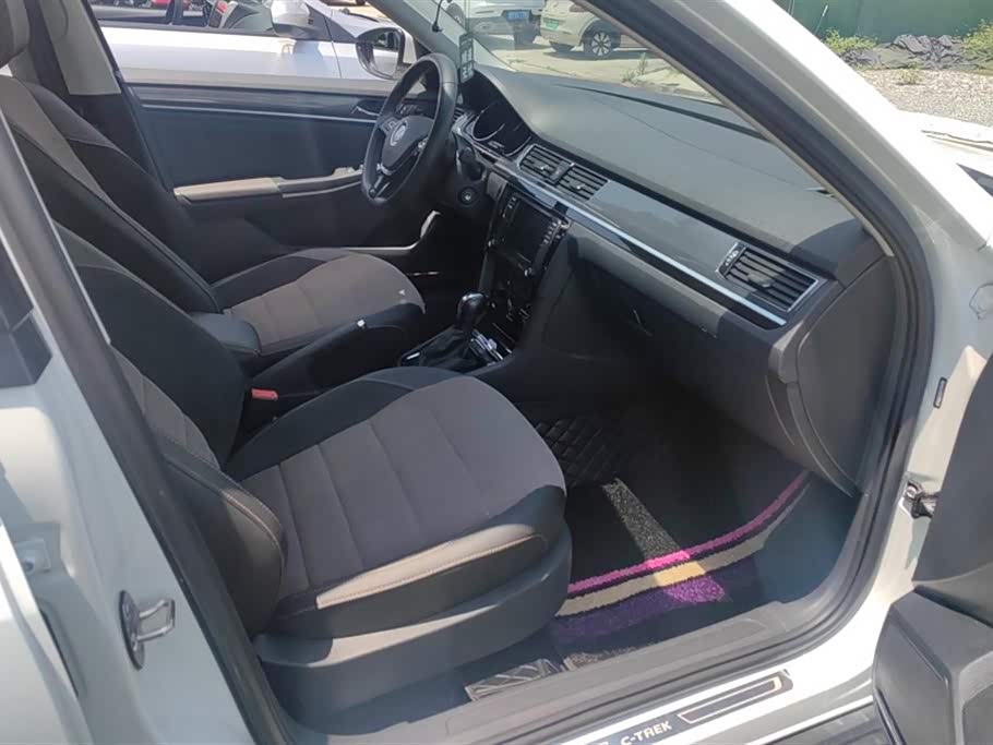 Volkswagen C-TREK Wei Collar