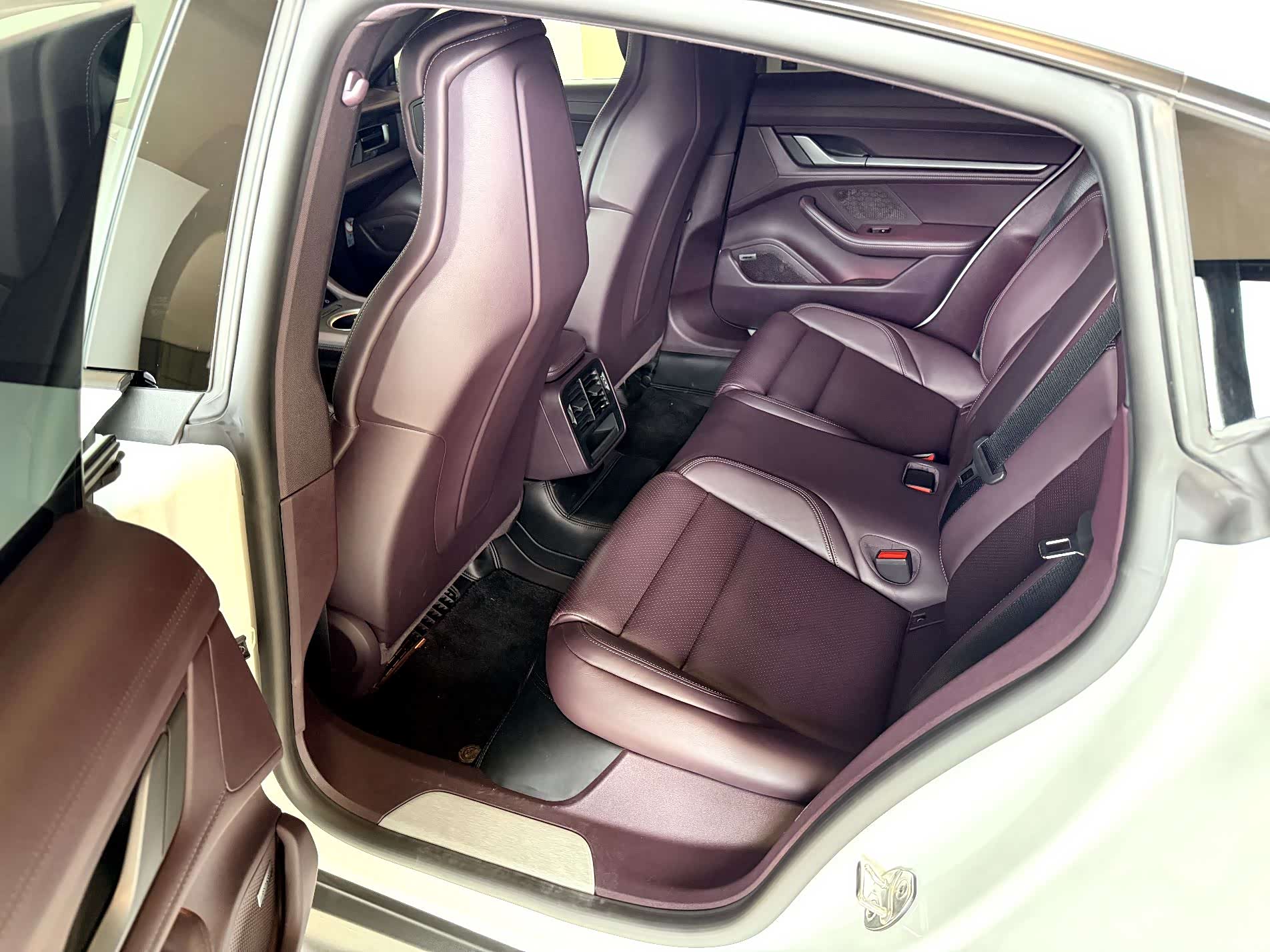 Porsche Taycan, 2025 10
