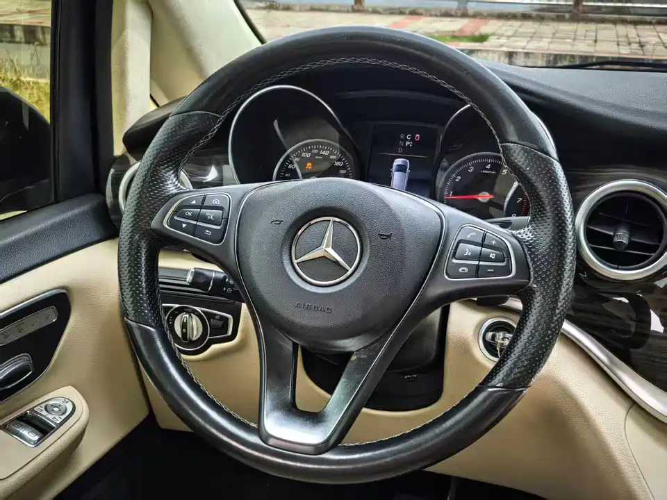 Mercedes-Benz V-class