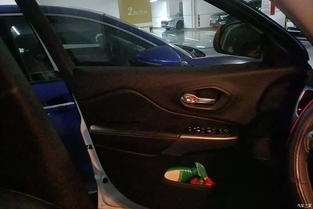 Jeep Cherokee, 2019 7