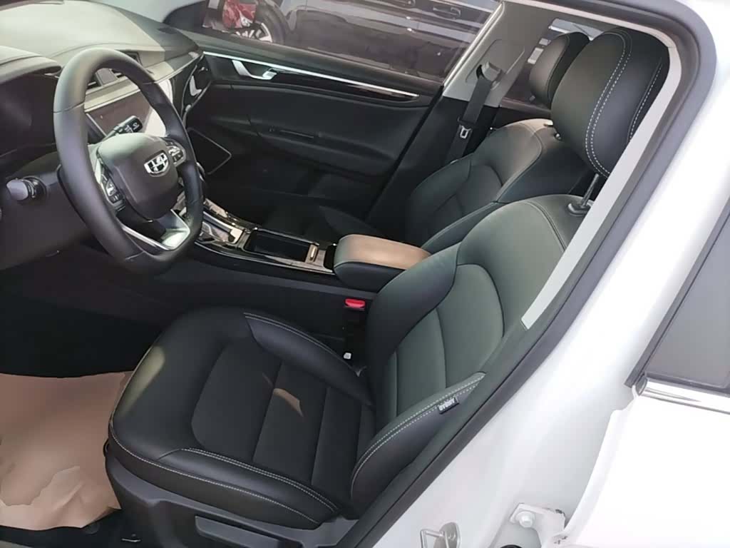 Geely Emgrand, 2021 15