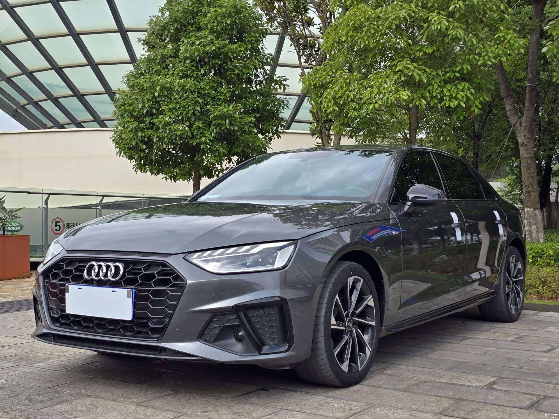 Audi A4L, 2023 1