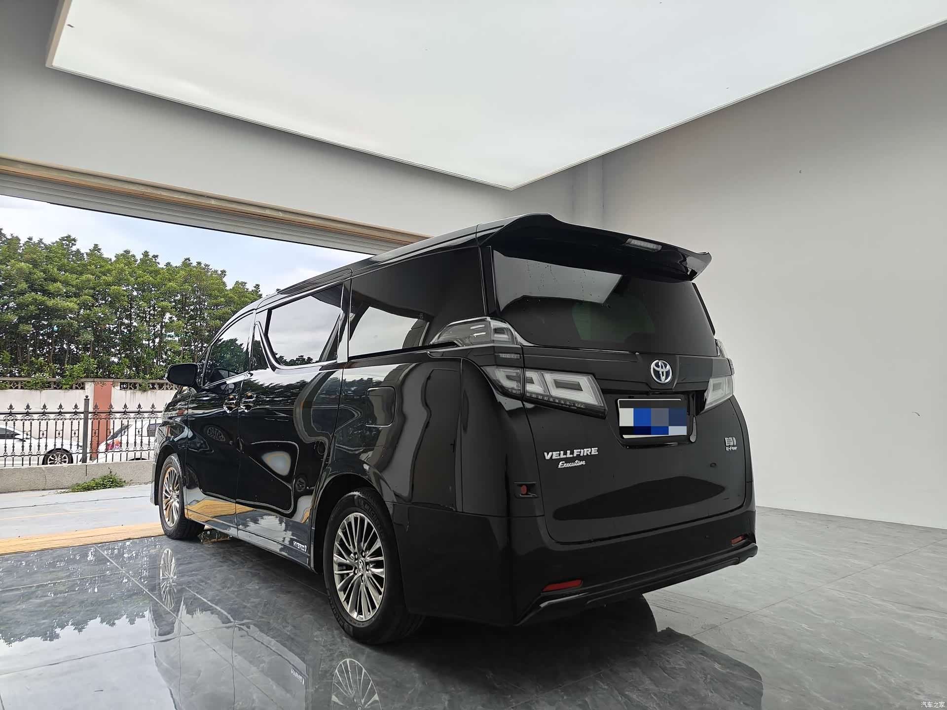 Toyota Alphard, 2020 все фото