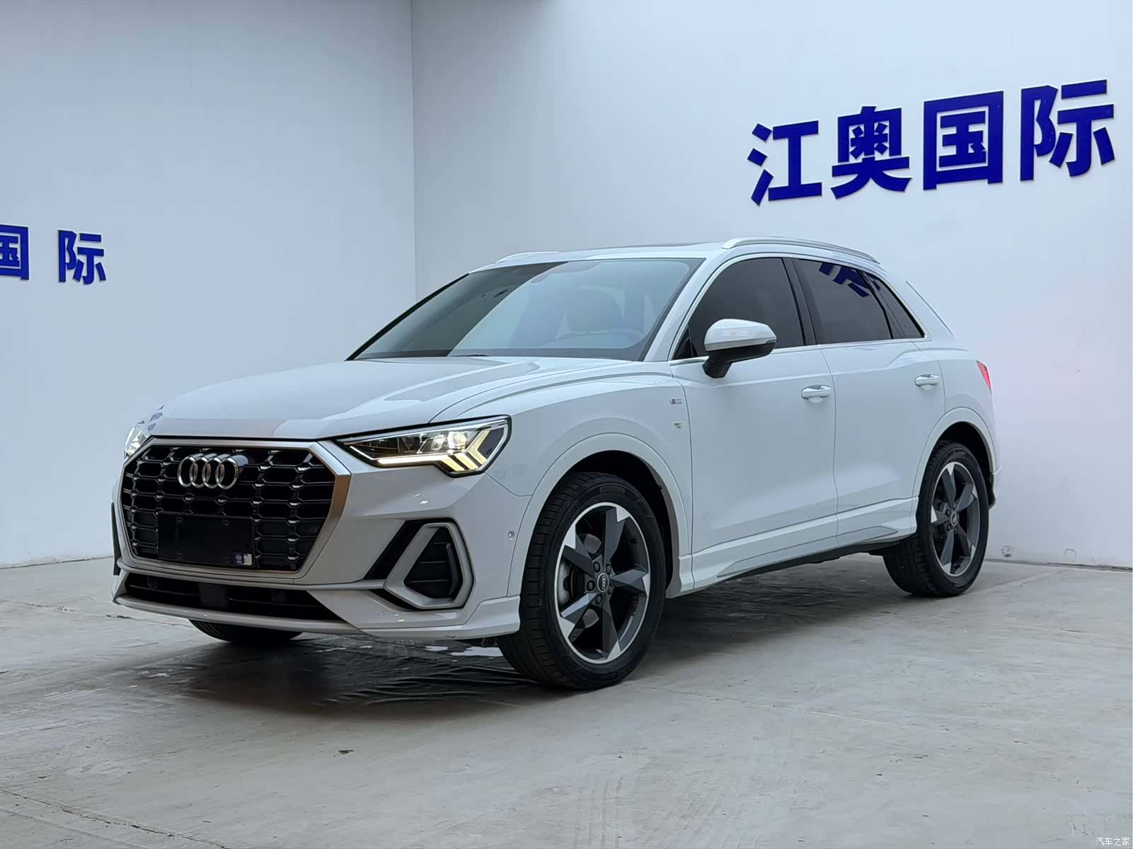 Audi Q3, 2023 1