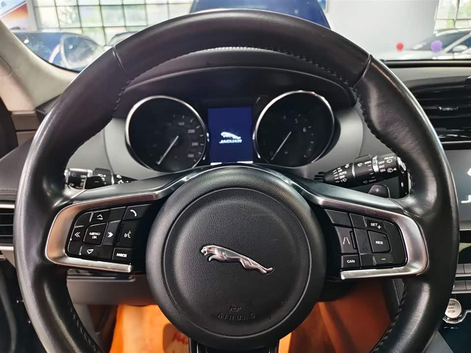 Jaguar F-PACE Jaguar F-PACE