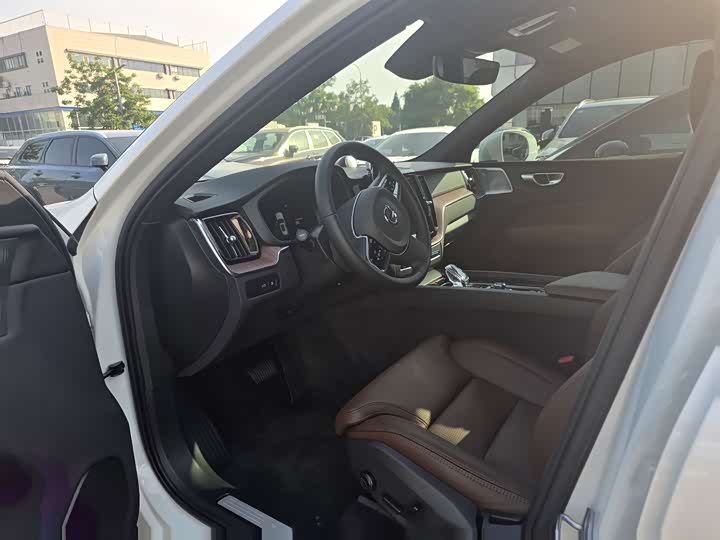 Volvo XC60, 2025 года фото 8