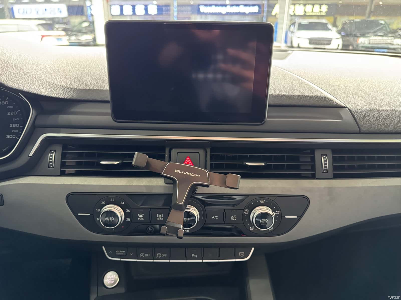 Audi A4L, 2019 15