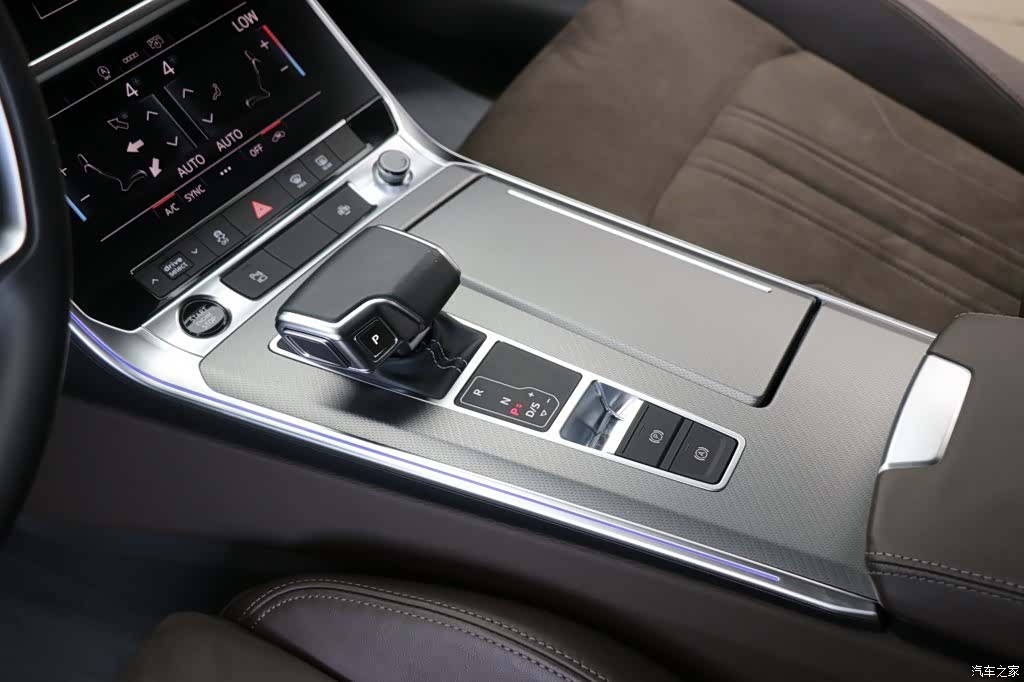 Audi A7L, 2024 14