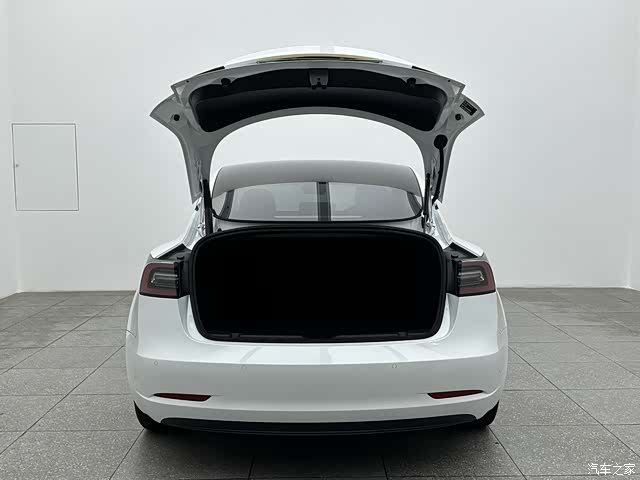 Tesla Model 3, 2023 15