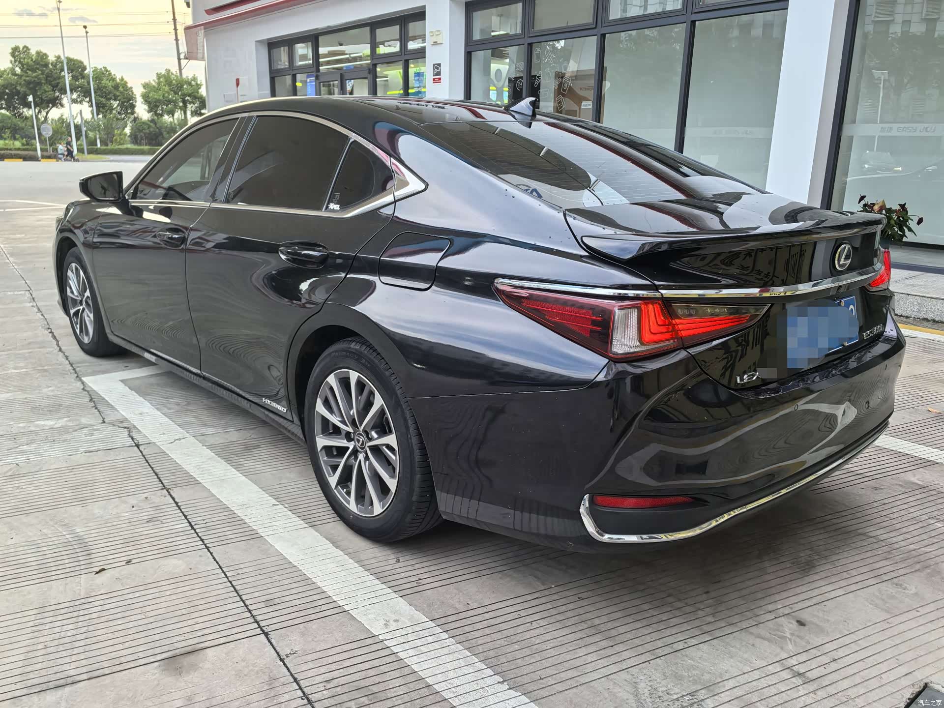 Lexus ES, 2022 4