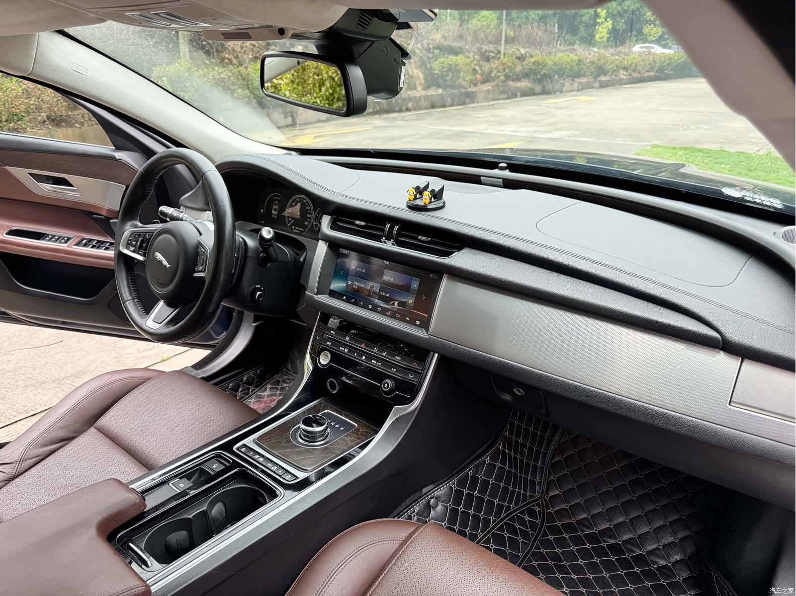 Land Rover XFL, 2018 10