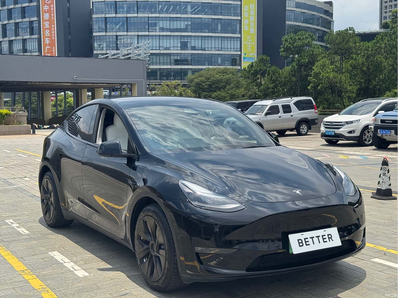 Tesla Model Y, 2021 4