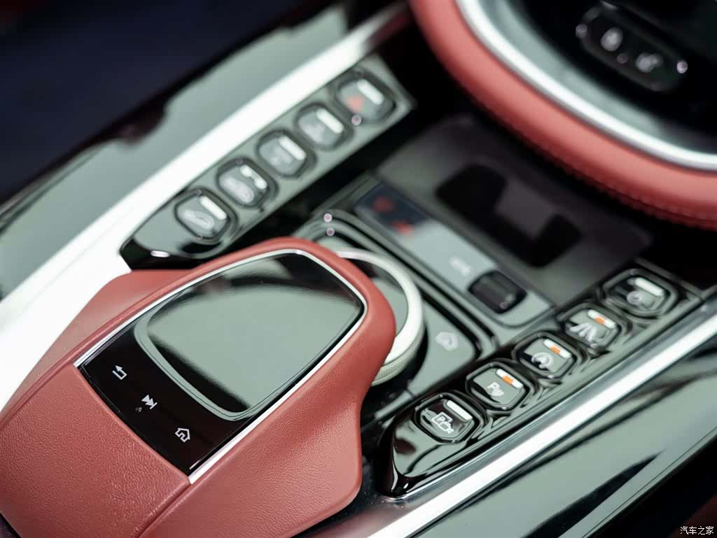 Aston Martin DBX, 2023 15