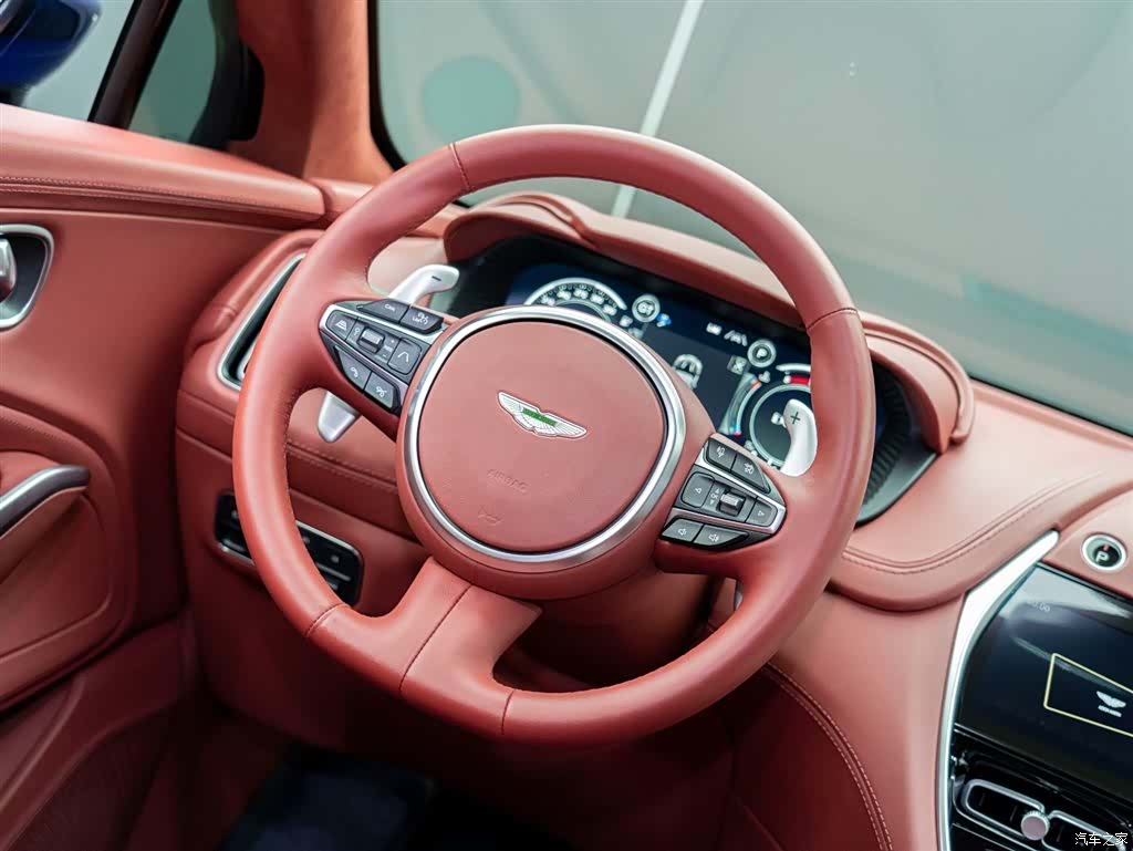 Aston Martin DBX, 2023 17