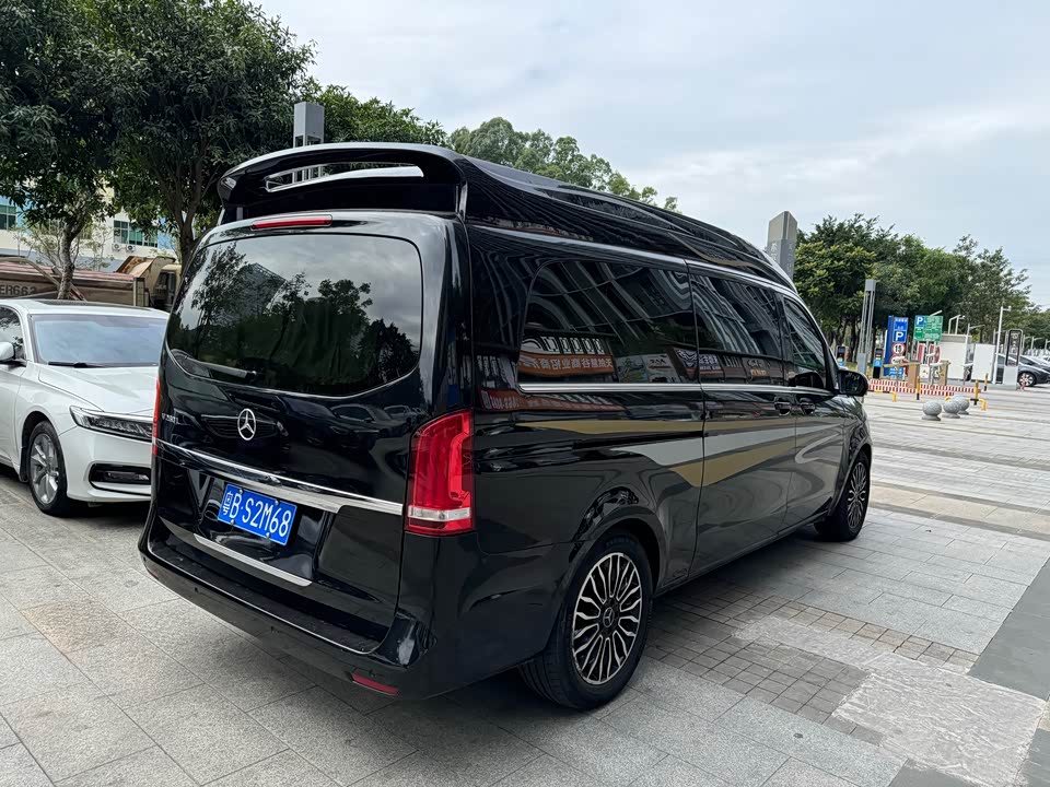 Mercedes-Benz V-class