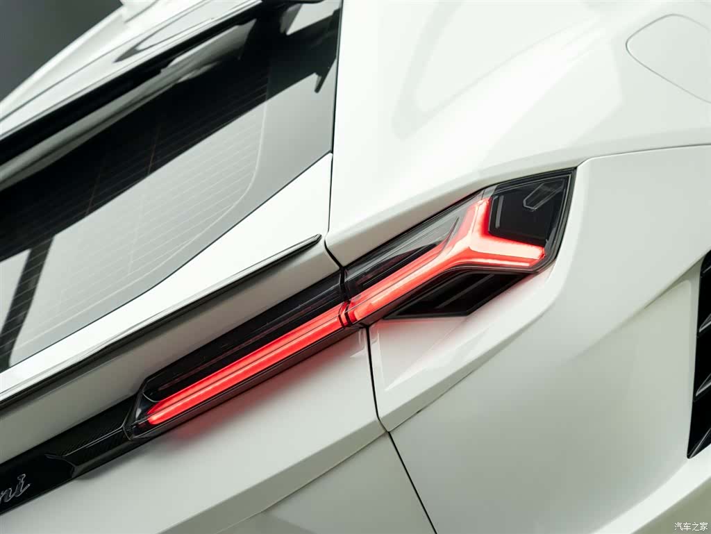 Lamborghini Urus, 2024 8