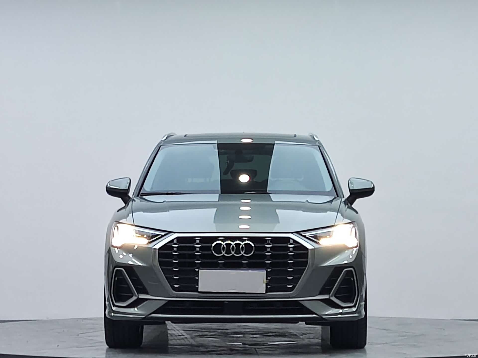 Audi Q3, 2023 2