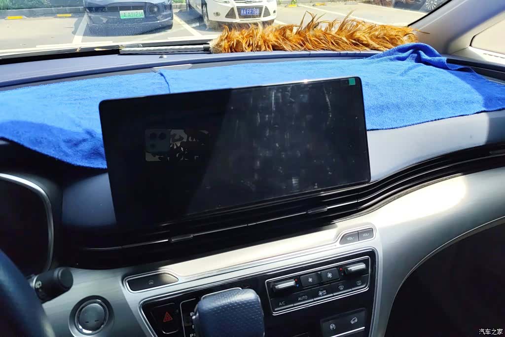 Roewe iMAX8, 2023 13