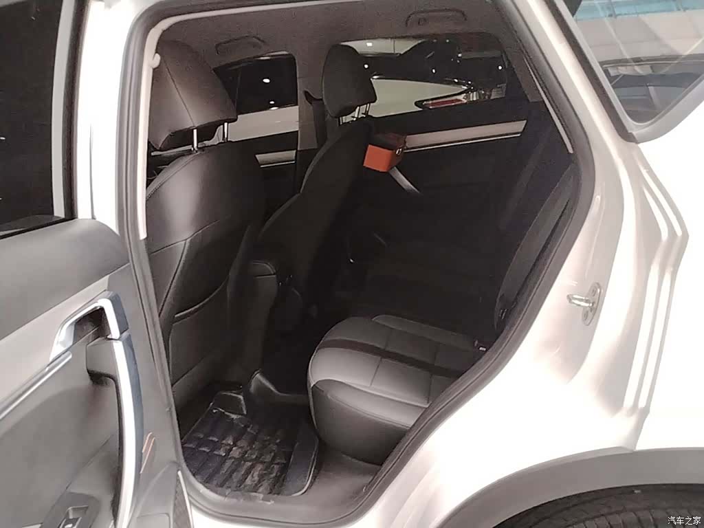 Geely Coolray, 2025 17