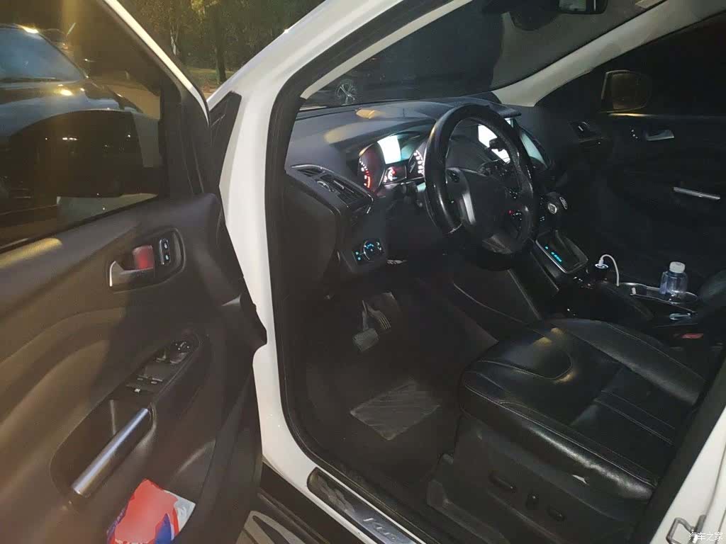 Ford Kuga, 2015 13