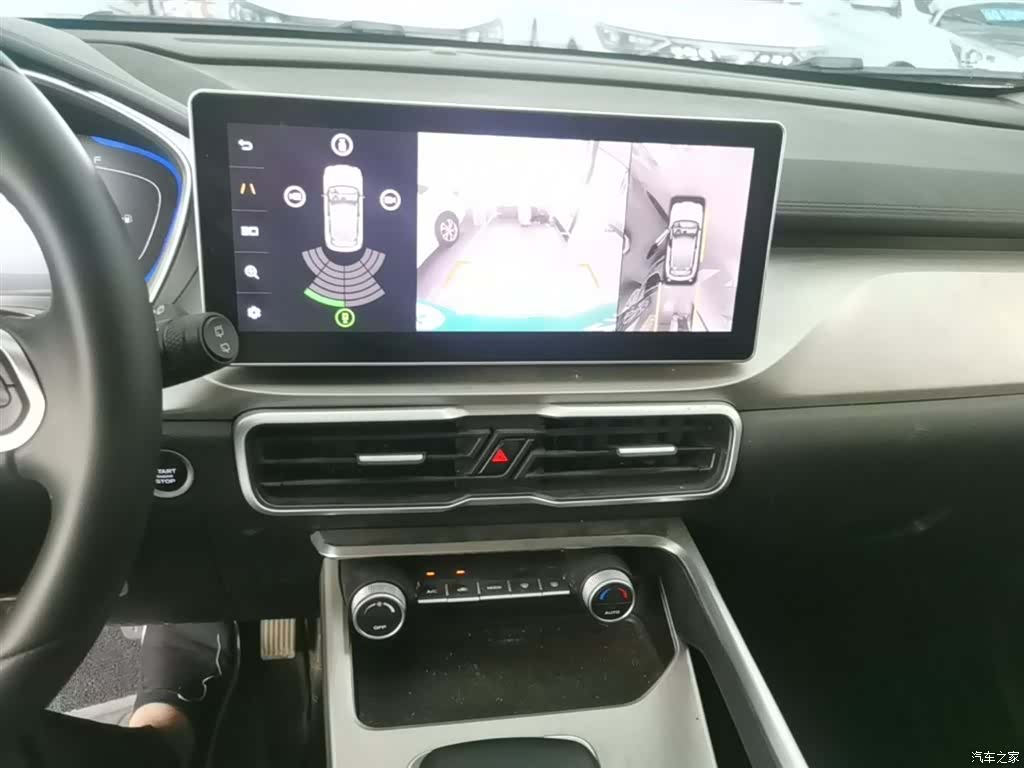 Geely Coolray, 2023 13