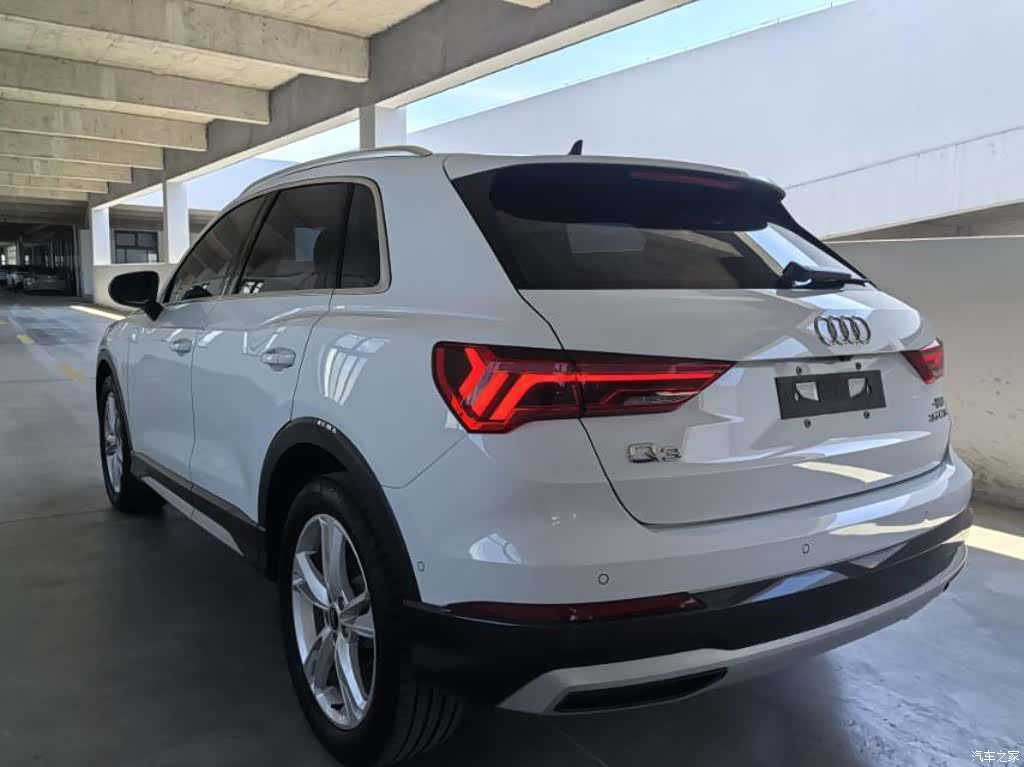 Audi Q3, 2023 4