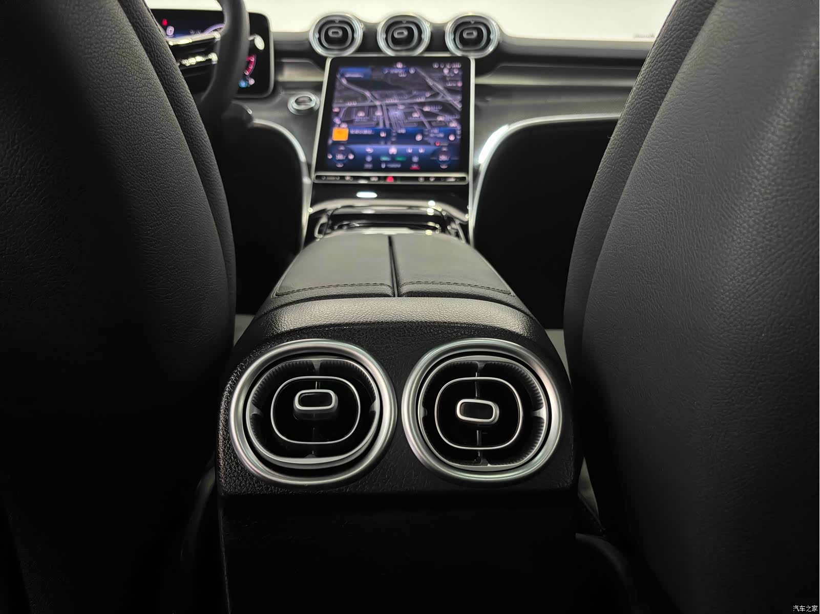 Mercedes-Benz C-Class, 2024 26