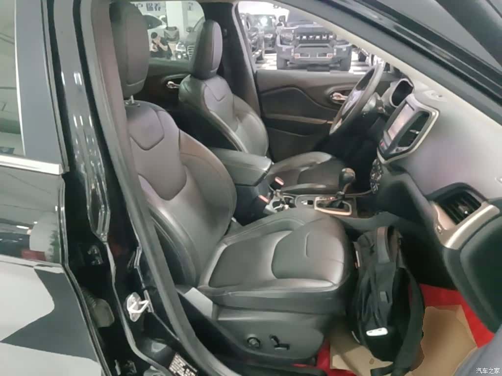 Jeep Cherokee, 2018 25