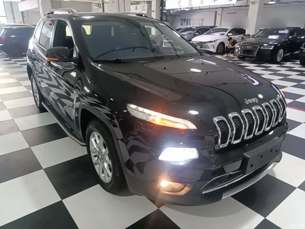 Jeep Cherokee, 2018 4