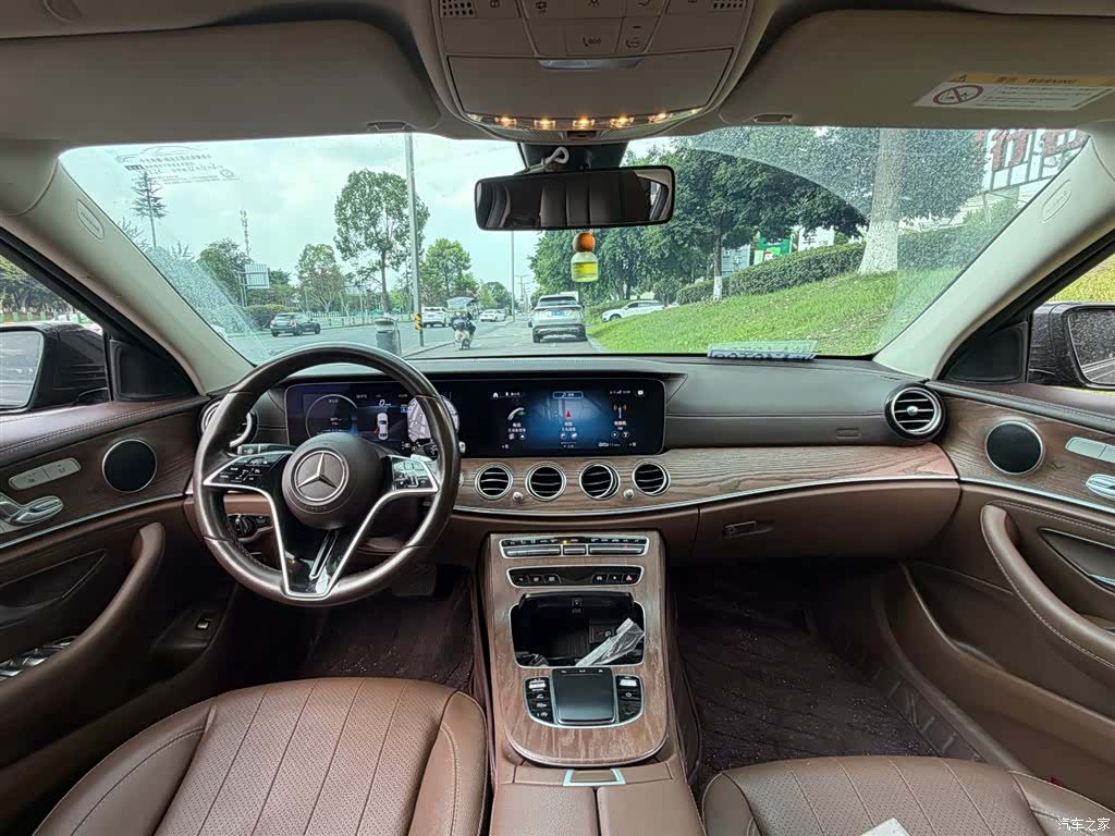 Mercedes-Benz E-Class, 2023 11