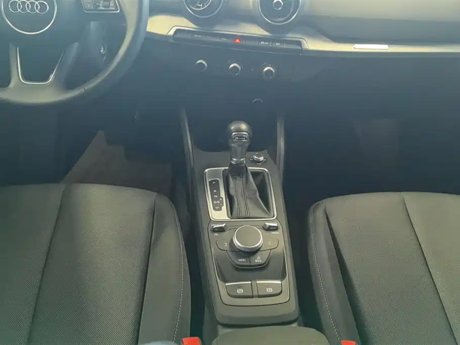 Audi Q2L Audi Q2L