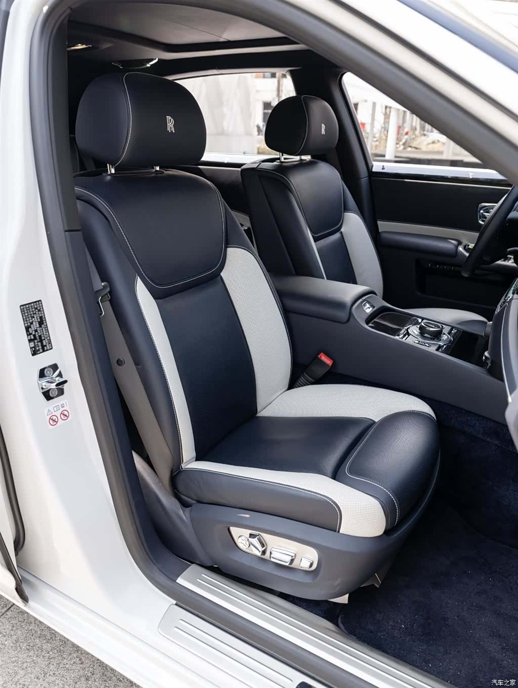 Rolls-Royce Ghost, 2019 19