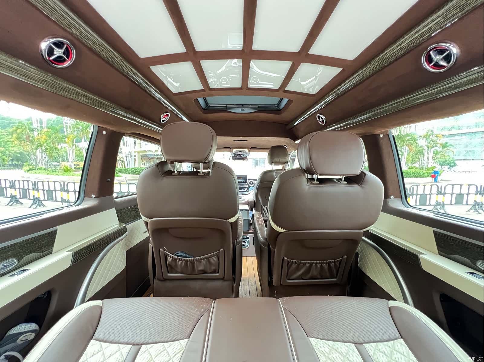 Mercedes-Benz V-Class, 2019 16