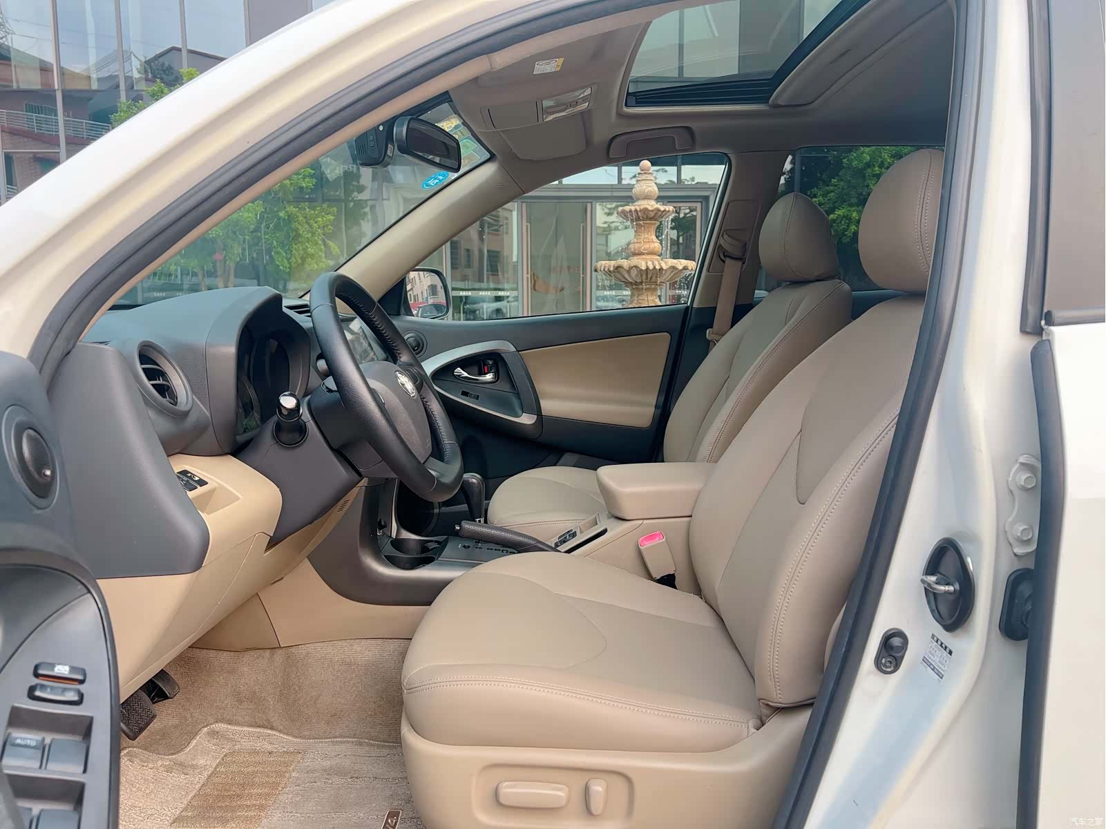 Toyota RAV4, 2013 7