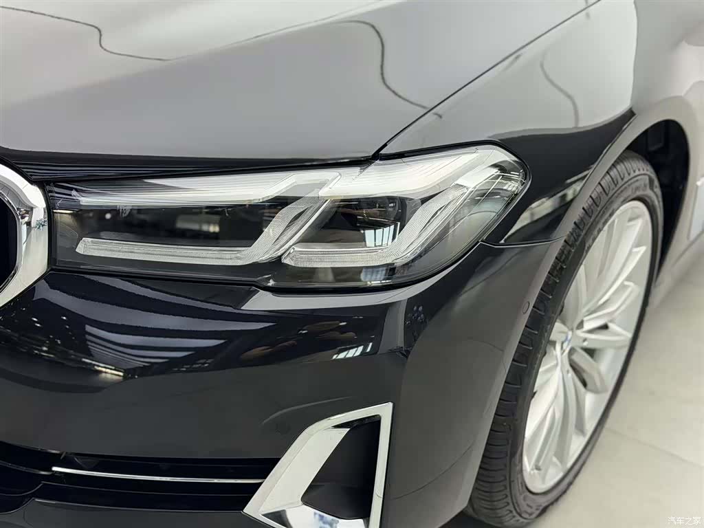 BMW 5 Series, 2023 32