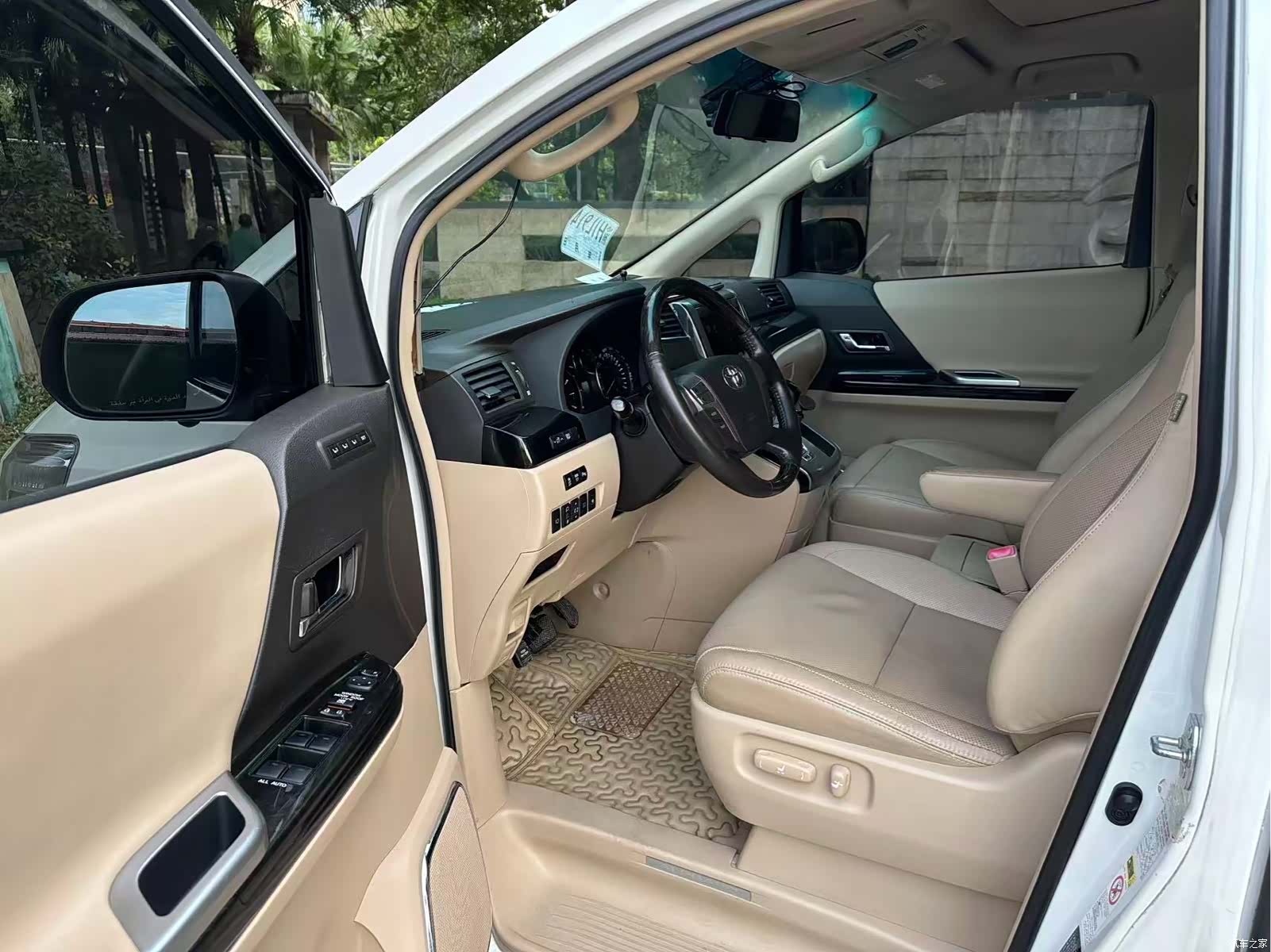 Toyota Alphard, 2014 11