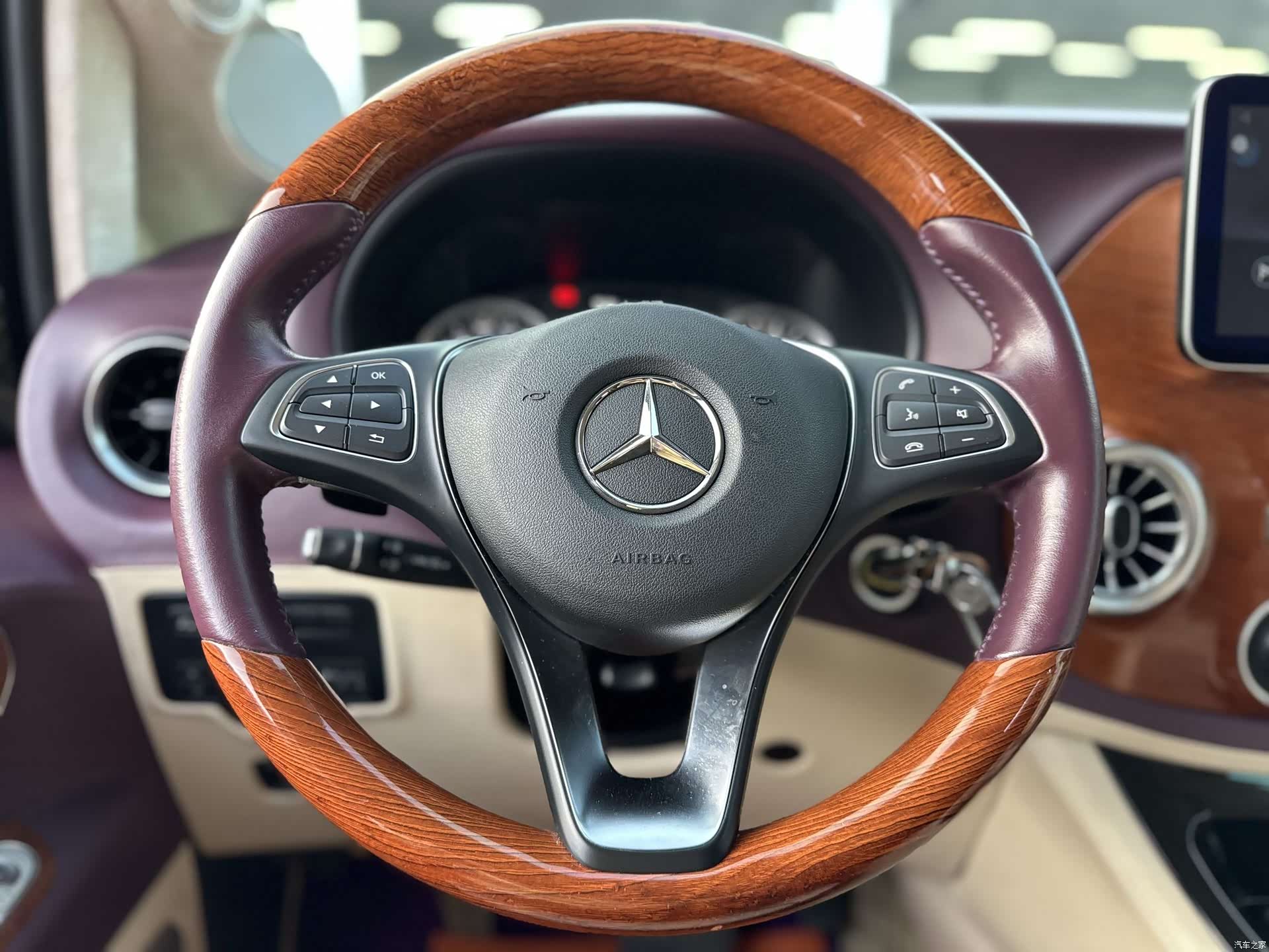 Mercedes-Benz 7, 2021 11
