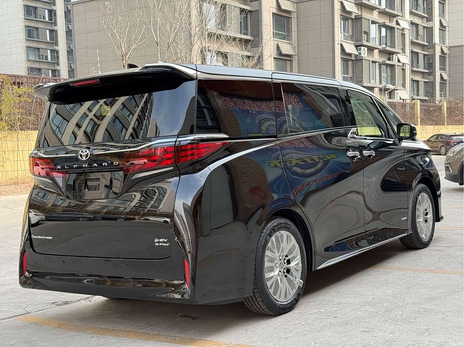 Toyota Alphard, 2025 все фото