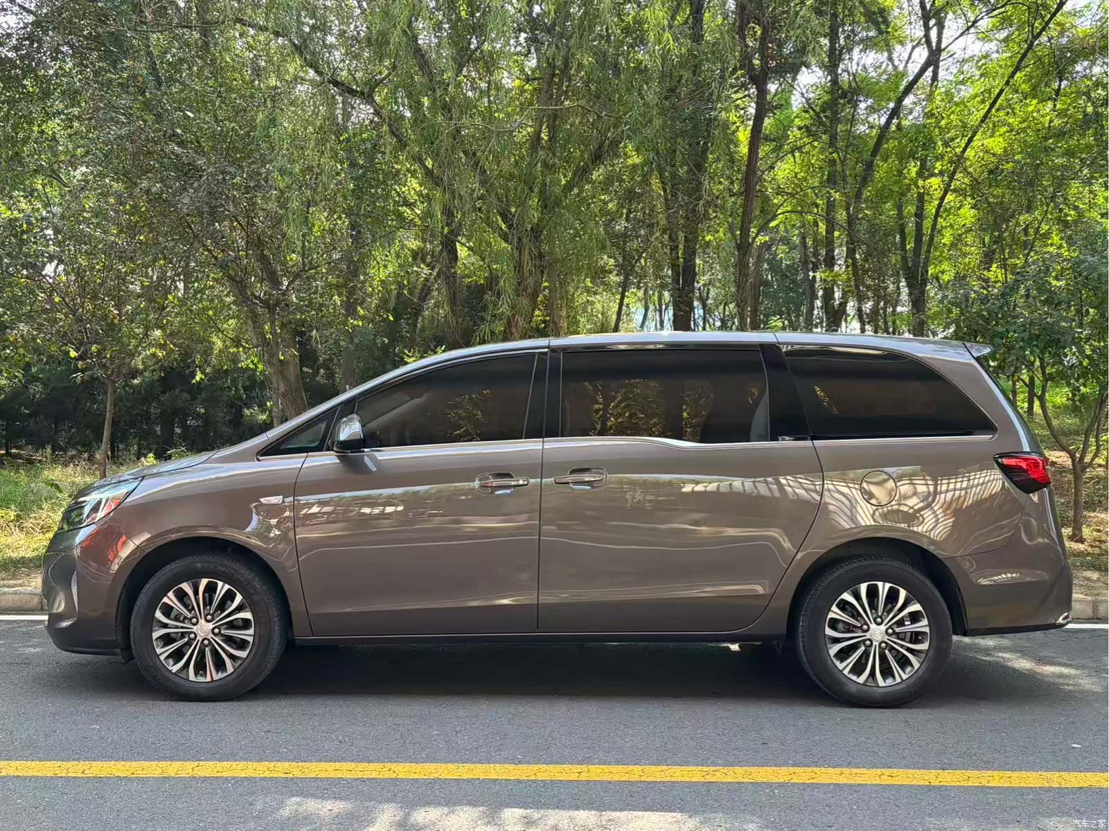 Buick GL8, 2022 3