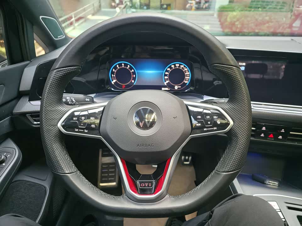 Volkswagen Golf GTI